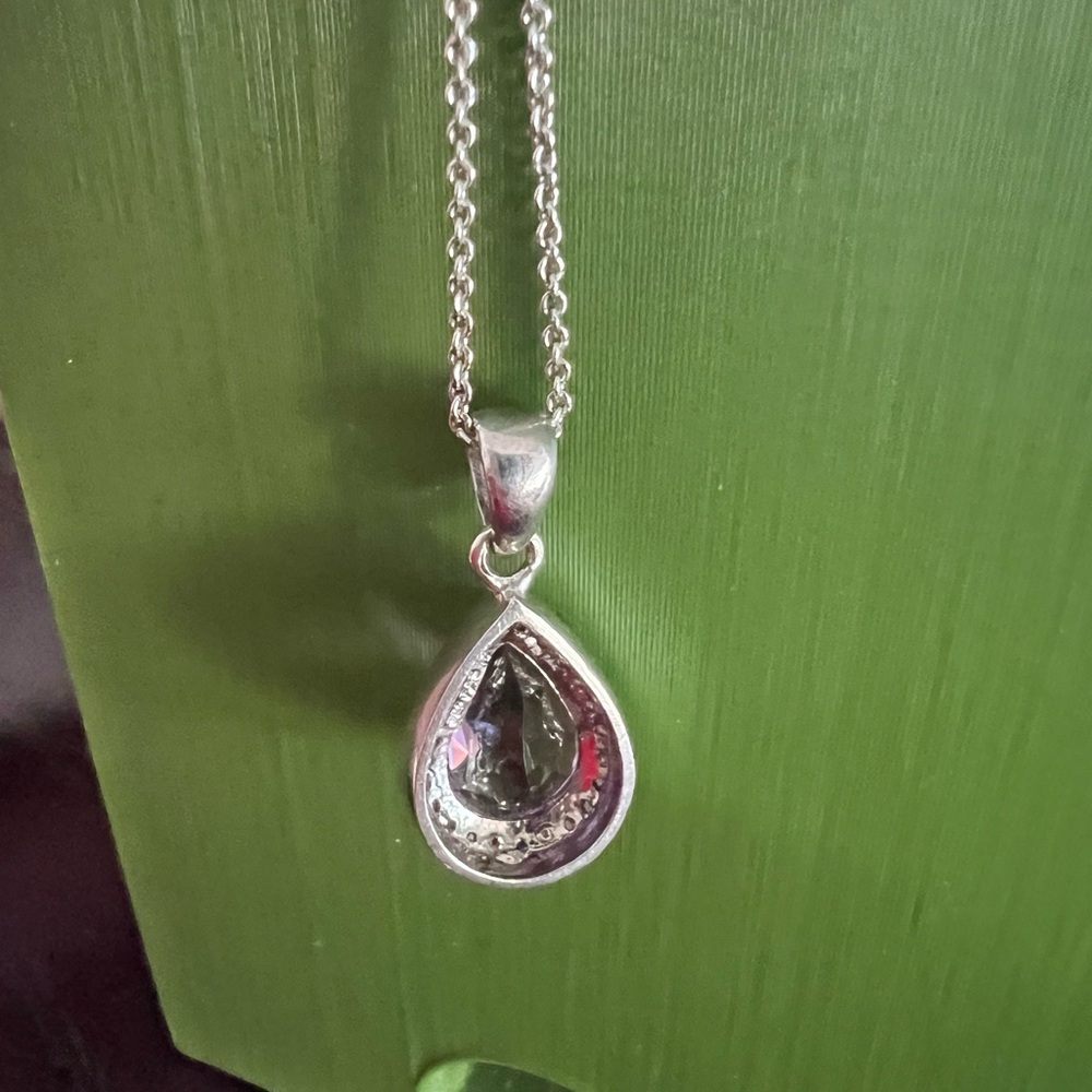 Sterling silver purple teardrop pendant necklace - Picture 4 of 7
